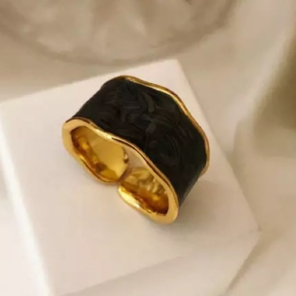 RE-STOCKED❗️NEW Black Enamel Ring 925 Stamped - Picture 1 of 7